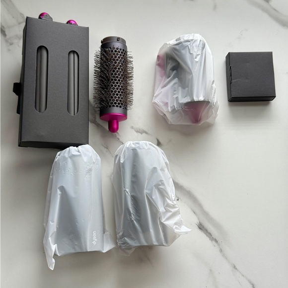 ππ
Christmas Deal! FREE SHIPPING - Dyson Airwrap Complete Long in Pink ππ
- Picture 9 of 9